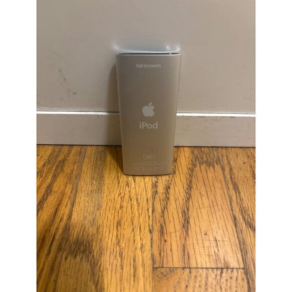 Apple iPod Nano 5th Gen 8GB Silver MP3 Player untested - Picture 2 of 3